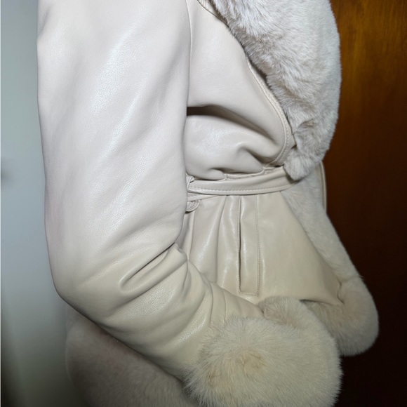 Flam Mode Elegant Cream Faux Fur Trimmed Coat - Picture 3 of 13
